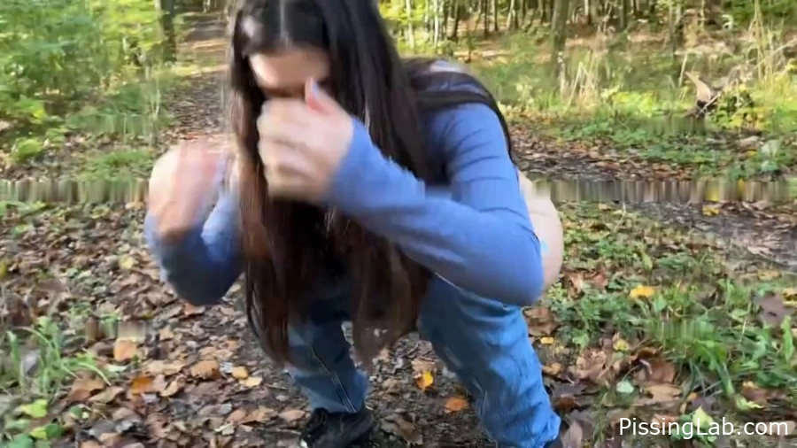 I had to pee urgently during my walk - with sexy kitten LeahSnuSnu 76.5 MB