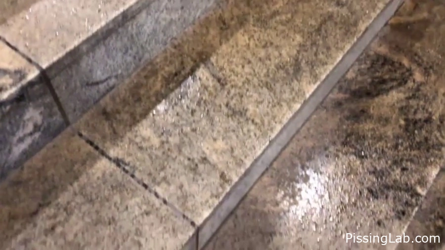 Fitxxxsandy - Pissinferno At The Train Station - raw piss (MPEG-4, 120 MB, 2025) - piss tension moment