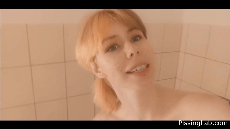 24 Hour Golden Shower Explosion - with sexy player Elli Young 135 MB