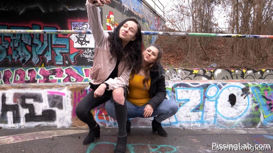 Sereyna Gomez - Too Many Selfies - warmflow pissing (MPEG-4, 331 MB, 2025) - piss warm look