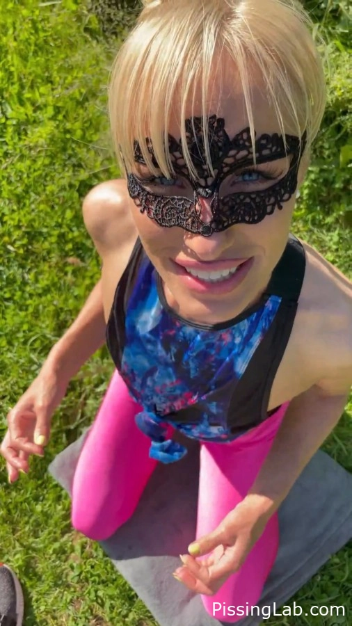 Receives Pee In Public - Thirsty Runner