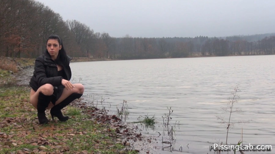 Power Piss In Pond - with sexy cutie Annie 193 MB