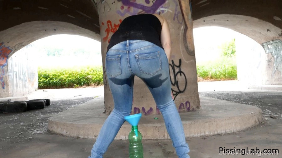 with filthy queen Missed The Target - Antonia Sainz - 2025 (relaxing soft pee | pee show)