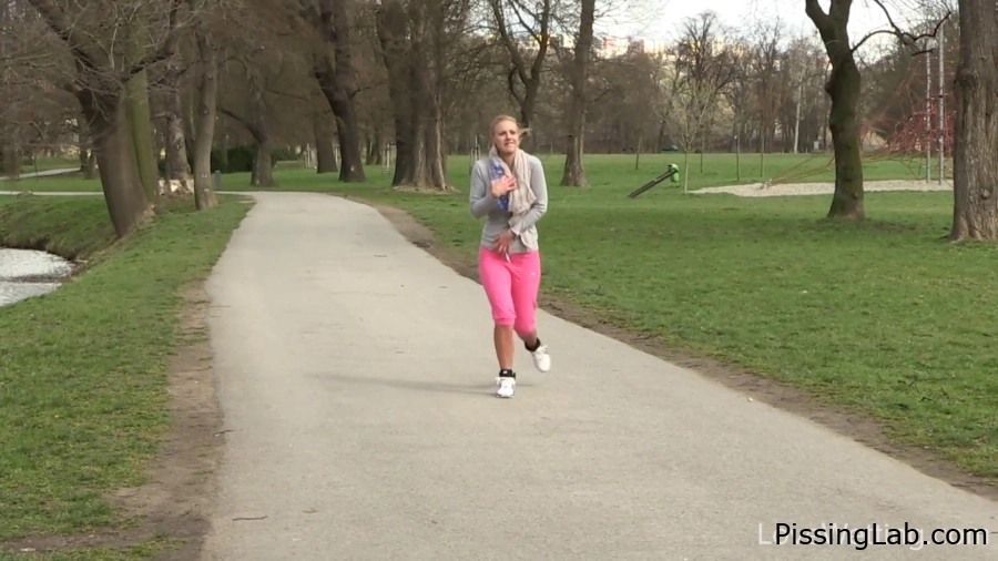 Nathaly - Sports Activity - bold pee (MPEG-4, 677 MB, 2025) - calm peeing session