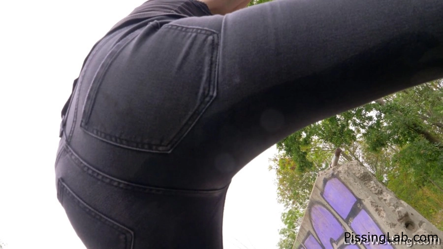 Tina Gold Wetting In Her Pants - with dark desire Tina Gold 372 MB