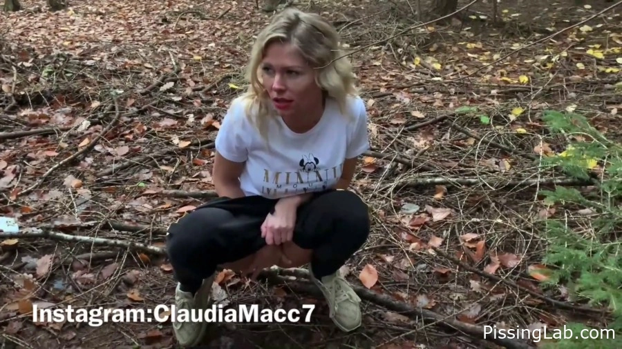Lost In The Woods - with firestarter Claudia Macc 365 MB