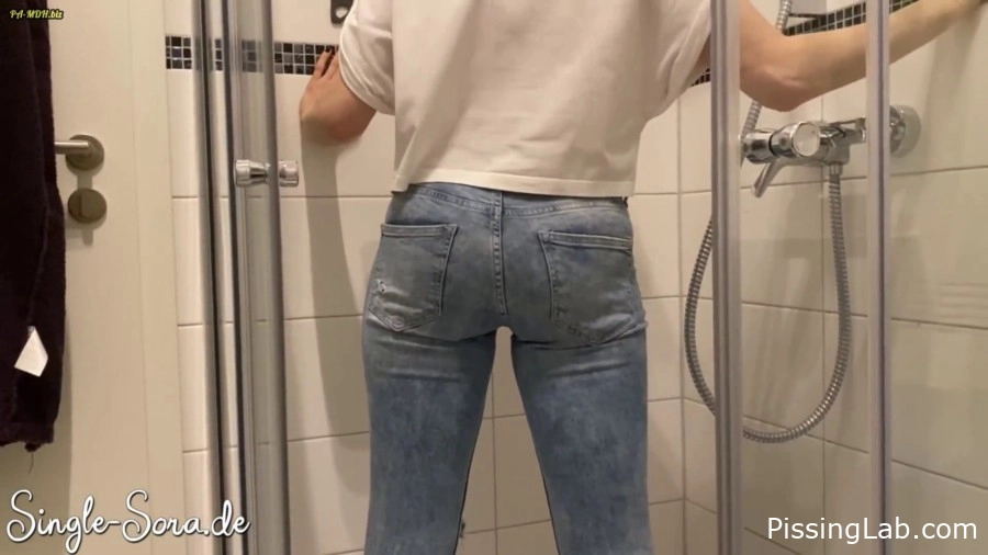 Jeans Pissed In! More Than Ever! - with dream girl Singlesora 27.5 MB