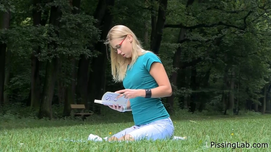 with wild princess A Peaceful Afternoon - Violeta1 - 2025 (stream starts warm pissing | nice pee)