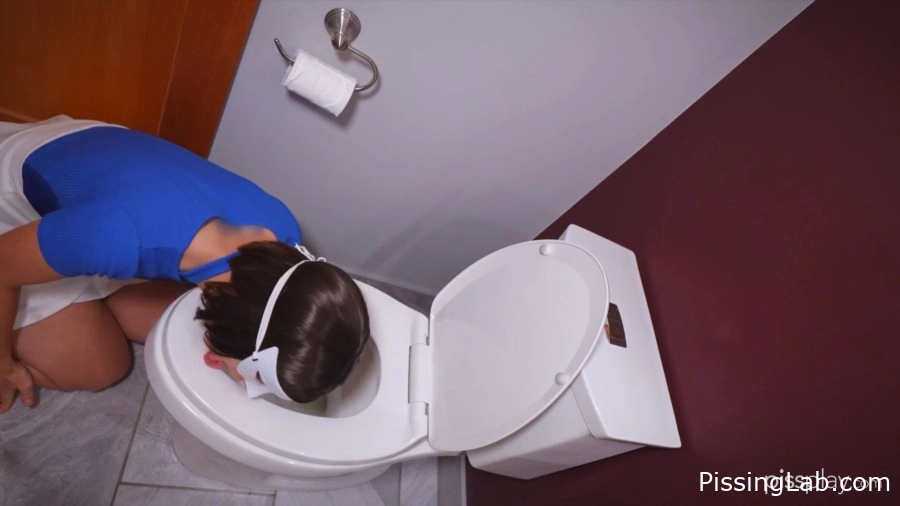 with naughty babe Morgan - Plunger orgasm - 2025 (video wetting tights | strong pissing)