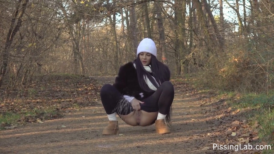 Mia Must Go - with pornstar Mia Trejsi 61.9 MB