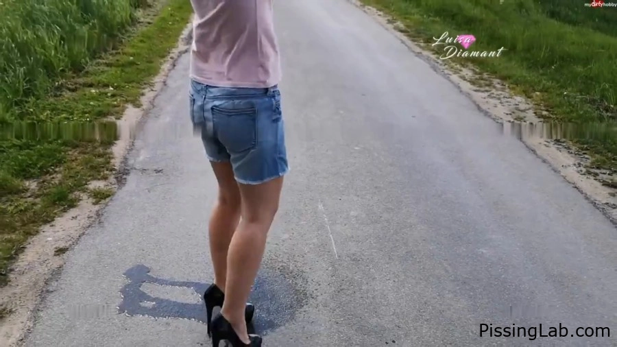 with gorgeous tease Kitty_Lou - NS in jeans with heels - 2025 (soft pee buildup | daily pee)