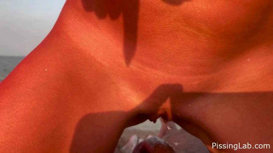 Dirty Lady - My Golden Shower Compilation - urine across thighs (MPEG-4, 438 MB, 2025) - hot-flow urine