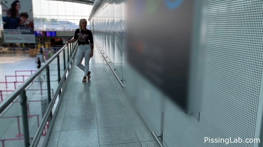 Devil-Sophie - Wetting white jeans twice at the airport - pressure urination (MPEG-4, 487 MB, 2025) - messy pee play