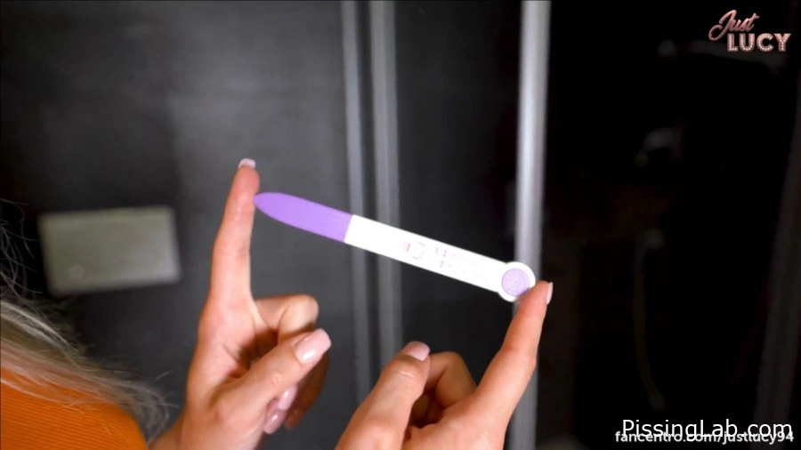JustLucy - Live pregnancy test - pee nymph (MPEG-4, 67.5 MB, 2025) - wet bed confession