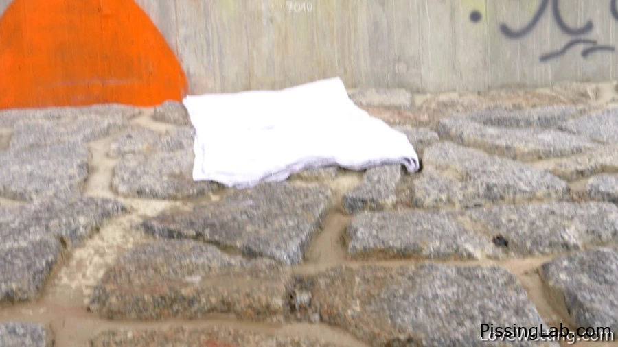 Pissing scene 5. - with sexy sweetheart Tiny Tina 265 MB