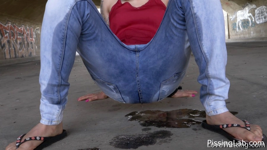 Billie Star - Billie Star - moist pee (MPEG-4, 397 MB, 2025) - clean pissing scene