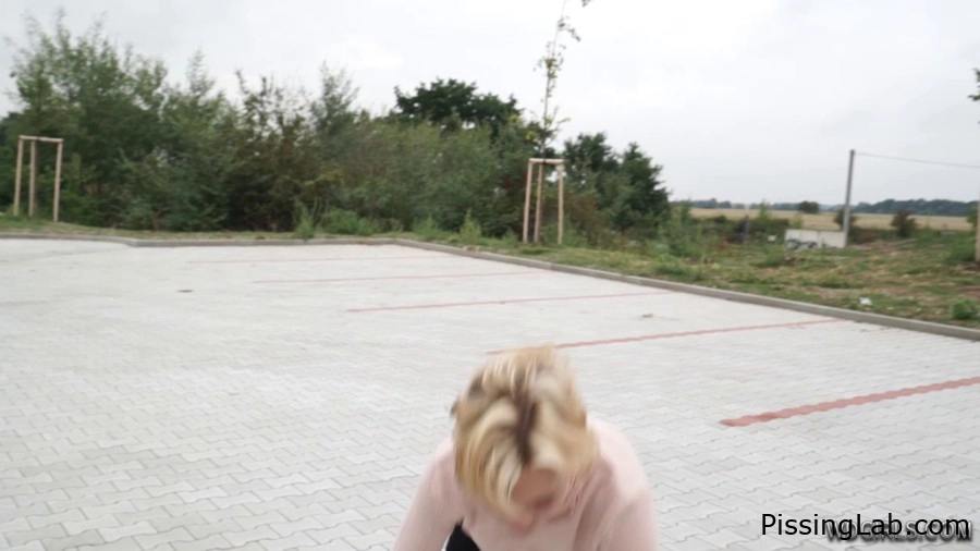 with flirty star Bella - Drunk Girl Pissing - 2025 (dripping pee exposure | drip pee)