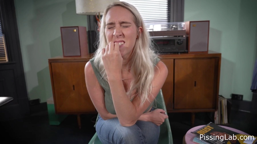 Cadence Lux, Tina Lee Comet - Cadence Can’t Hold It And Piss on Floor - leaky pee (MPEG-4, 632 MB, 2025) - golden dripping pee