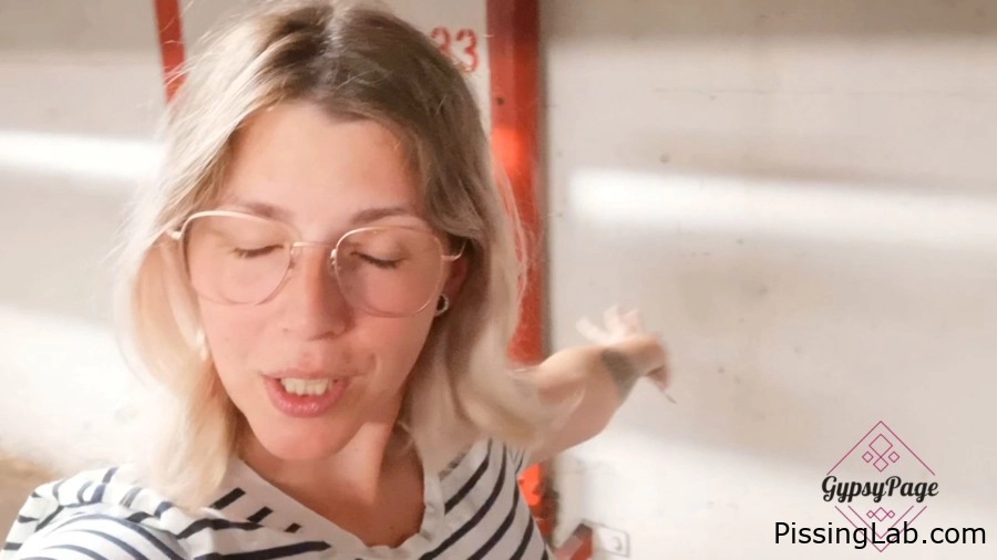 GypsyPage - Pissed twice in the underground car park. - piss art (MPEG-4, 293 MB, 2025) - bladder calm spark